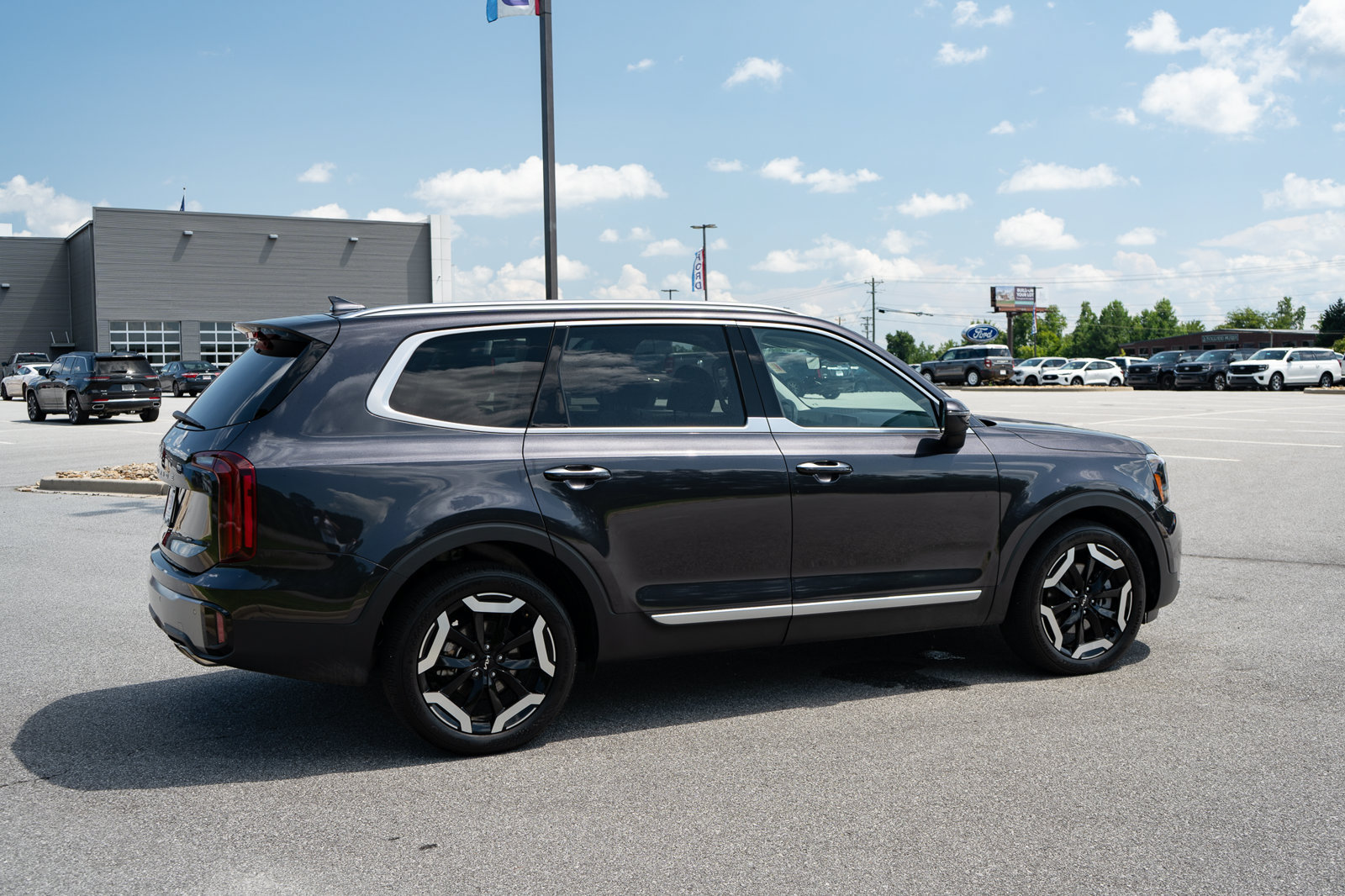 Used 2025 Kia Telluride S FWD image 10