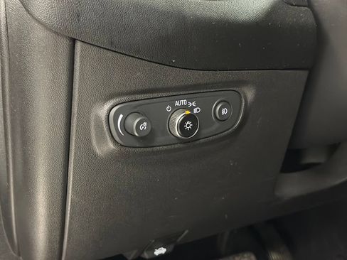 Used 2020 Chevrolet Equinox LT w/ Driver Convenience Package FWD image 16