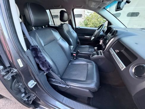 Used 2016 Jeep Compass Latitude FWD image 36