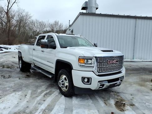 Used 2019 GMC Sierra 3500 Denali w/ Duramax Plus Package image 7