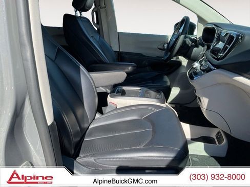 Used 2023 Chrysler Pacifica Touring-L FWD image 15