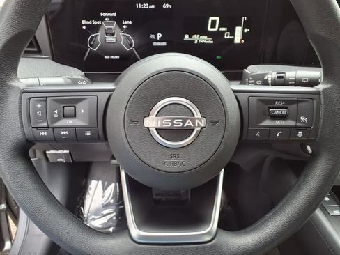 Used 2025 Nissan Kicks SV FWD image 9