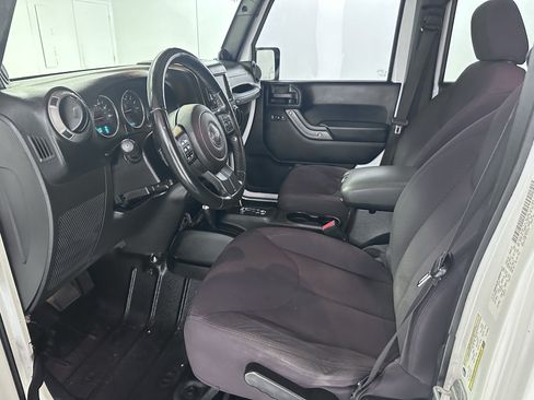 Used 2014 Jeep Wrangler Unlimited Sport w/ Quick Order Package 24S AWD/4WD image 33