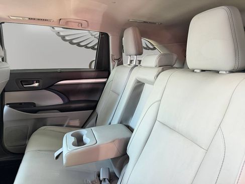 Used 2016 Toyota Highlander XLE FWD image 13