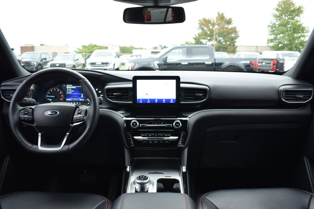 Used 2023 Ford Explorer ST-Line AWD/4WD image 14