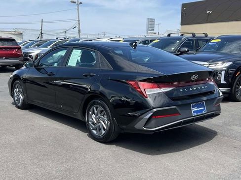 Certified 2024 Hyundai Elantra SEL FWD image 6