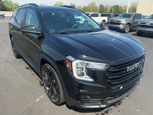 Used 2023 GMC Terrain SLE w/ Driver Convenience Package FWD image 4
