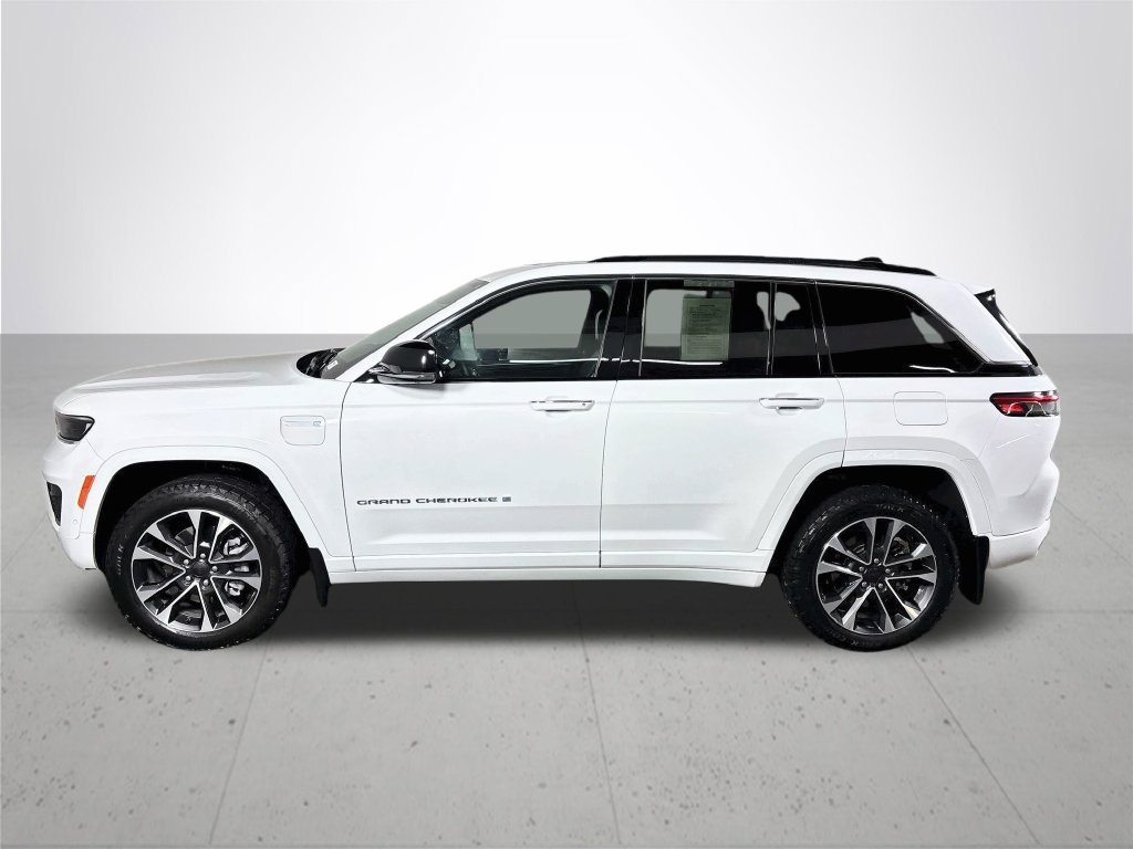 Used 2023 Jeep Grand Cherokee Overland w/ Advanced Protech Group III AWD/4WD image 9