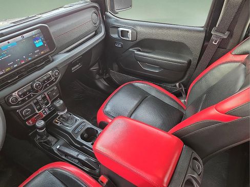 Used 2024 Jeep Gladiator Rubicon w/ Technology Group AWD/4WD image 12