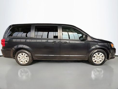 Used 2018 Dodge Grand Caravan SE w/ UConnect Hands-Free Group image 10