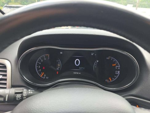 Used 2020 Jeep Grand Cherokee Altitude AWD/4WD image 3
