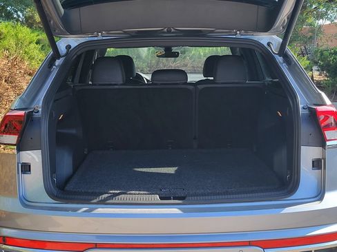 Used 2022 Volkswagen Atlas Cross Sport SEL R-Line AWD/4WD image 30