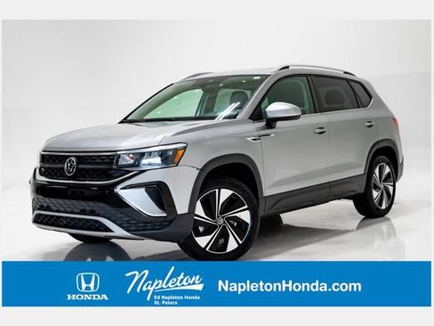 Used 2023 Volkswagen Taos SE w/ Panoramic Sunroof Package AWD/4WD image 1