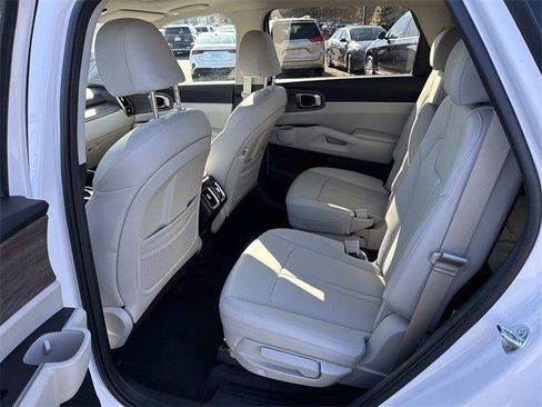 Used 2023 Kia Sorento EX w/ Panoramic Sunroof Package image 17