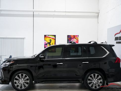 Used 2021 Lexus LX 570 4WD w/ Luxury Package image 12