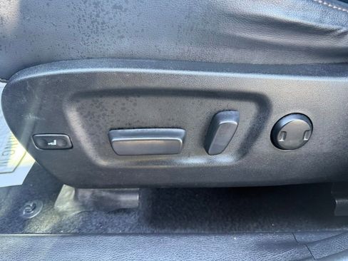 Used 2019 Toyota Highlander XLE FWD image 10