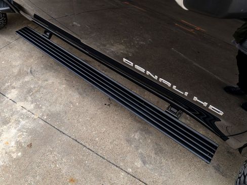 Used 2024 GMC Sierra 2500 Denali Ultimate image 16