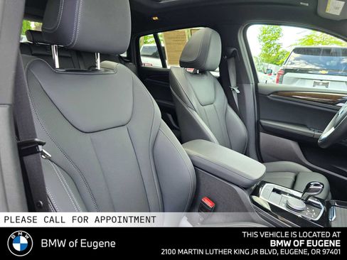 Used 2025 BMW X4 xDrive30i AWD/4WD image 11