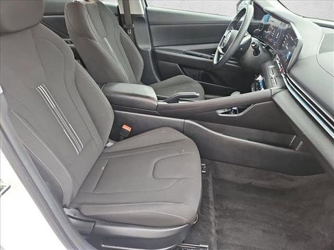Used 2024 Hyundai Elantra SEL image 21