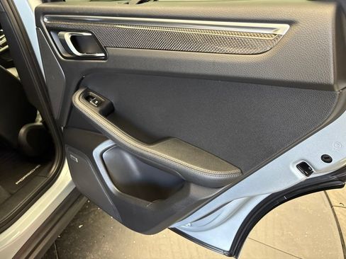 Certified 2023 Porsche Macan AWD/4WD image 26
