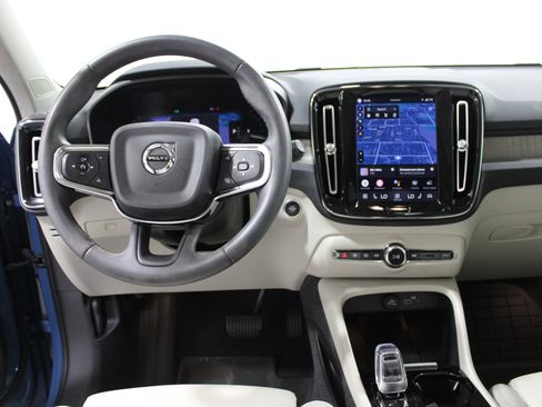Used 2023 Volvo XC40 B5 Plus w/ Driver Assist Package AWD/4WD image 2