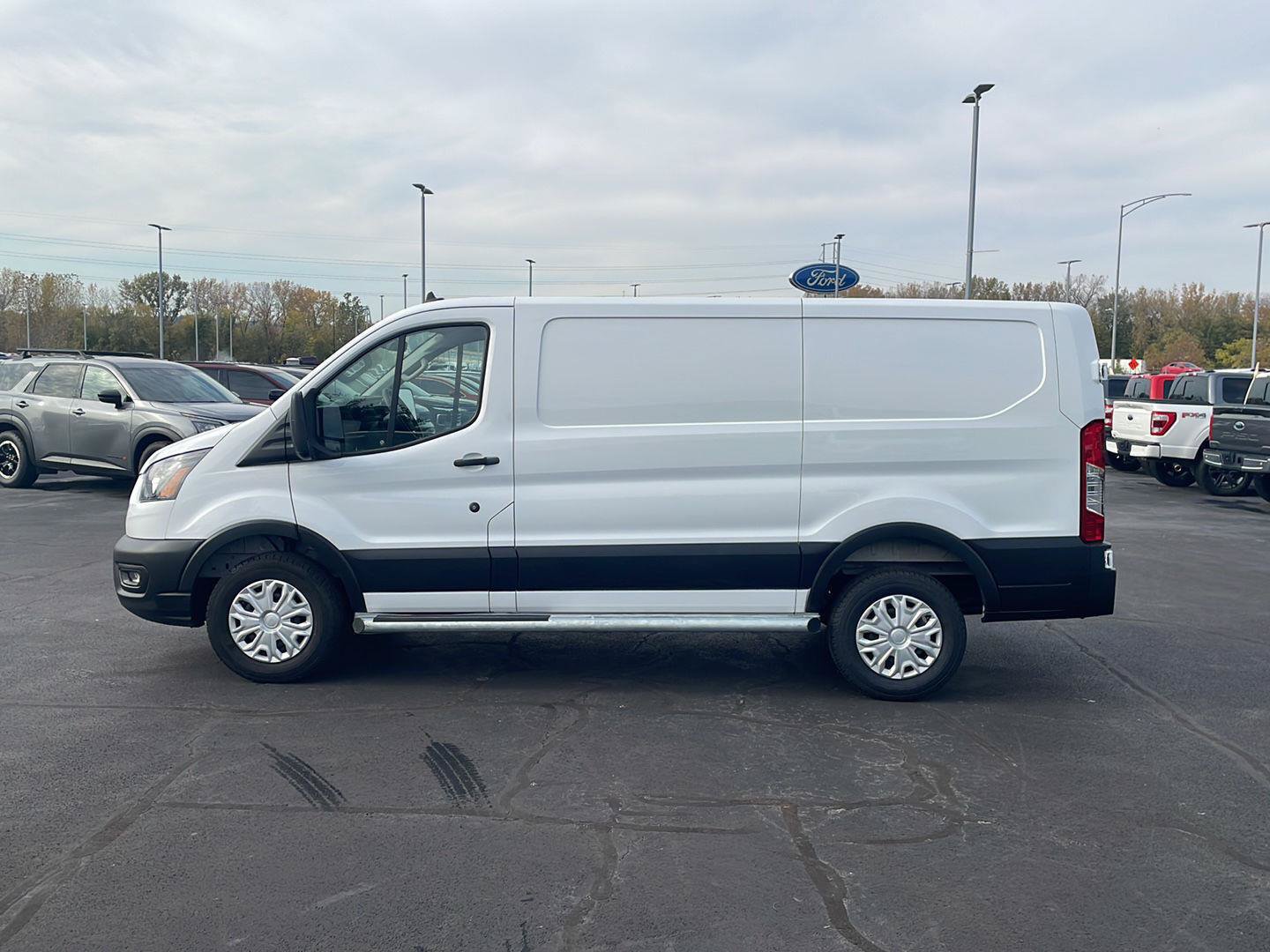 Used 2025 Ford Transit 250 Low Roof w/ Exterior Upgrade Package RWD image 2