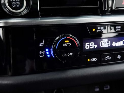 Used 2024 Nissan Pathfinder Platinum FWD image 26
