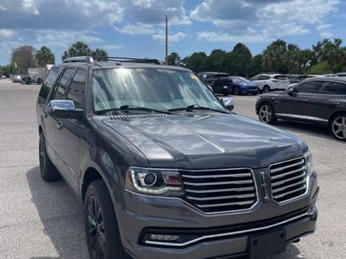 Used 2017 Lincoln Navigator Select image 5