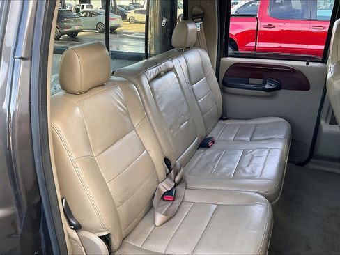 Used 2005 Ford F250 Lariat image 19