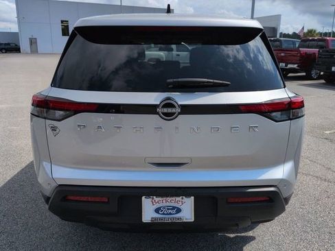 Used 2025 Nissan Pathfinder S FWD image 5
