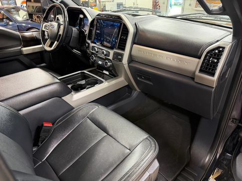 Used 2022 Ford F350 Lariat w/ Black Appearance Package AWD/4WD image 21