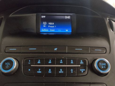 Used 2018 Ford Focus SE FWD image 25