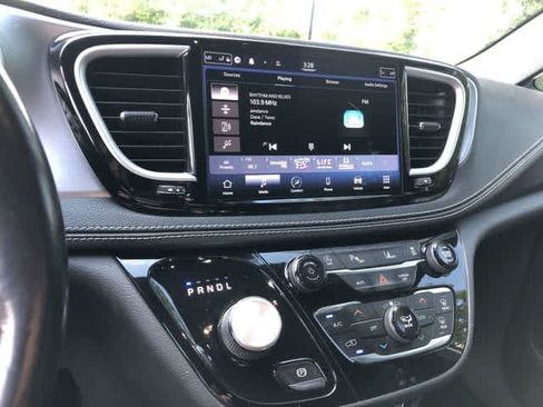 Used 2021 Chrysler Pacifica Touring-L w/ S Appearance Package AWD/4WD image 25