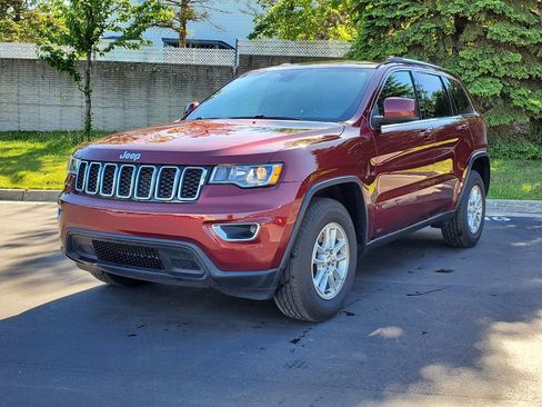 Used 2020 Jeep Grand Cherokee Laredo AWD/4WD image 1