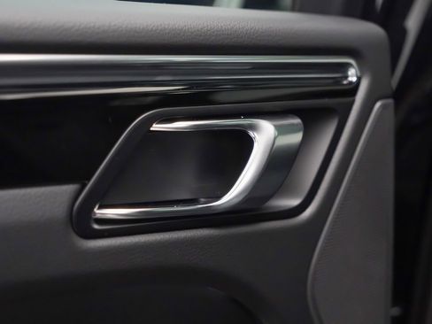 New 2026 Porsche Macan image 15