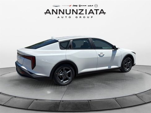 New 2025 Kia K4 LXS image 5