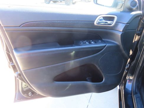 Used 2015 Jeep Grand Cherokee Altitude image 24