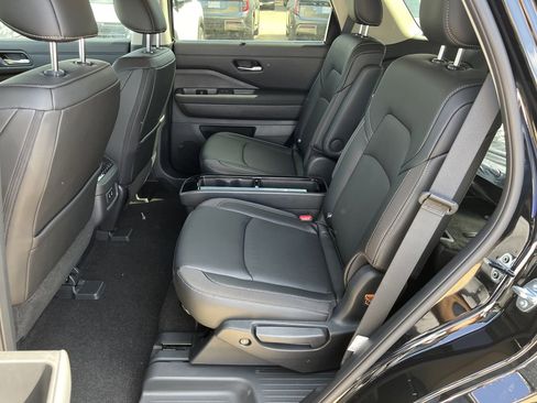 New 2026 Nissan Pathfinder SL image 15