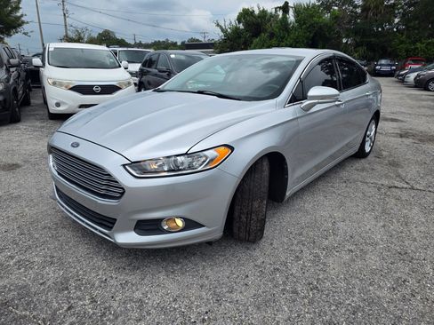 Used 2013 Ford Fusion SE FWD image 3