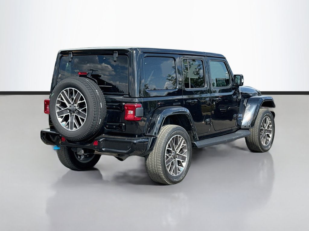 Used 2023 Jeep Wrangler Unlimited Sahara AWD/4WD image 7