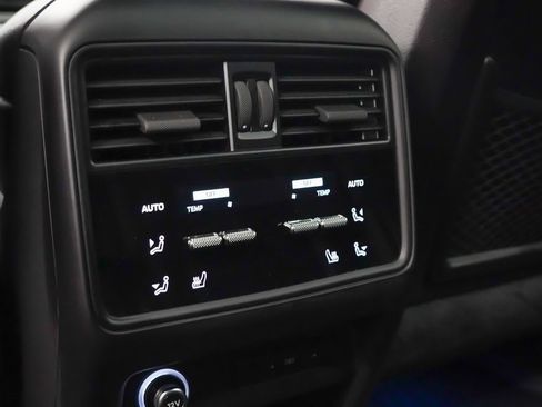 Certified 2025 Porsche Cayenne Coupe image 20