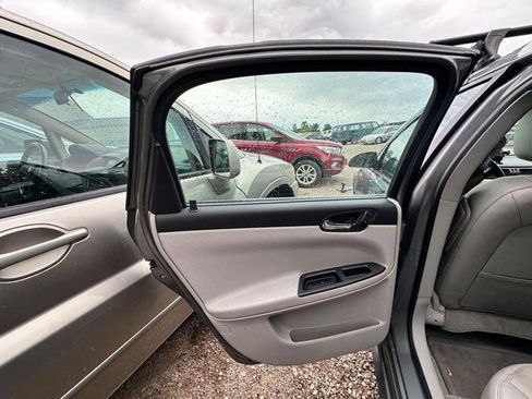 Used 2009 Chevrolet Impala LT w/ Luxury Edition Package FWD image 22