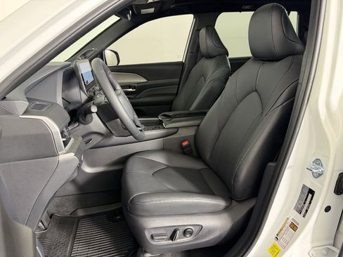 Used 2026 Toyota Grand Highlander AWD Hybrid image 13
