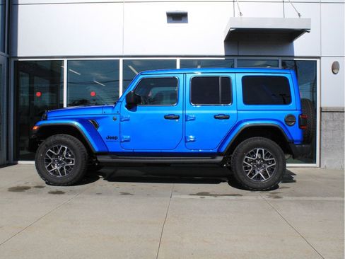 New 2026 Jeep Wrangler Sahara AWD/4WD image 5