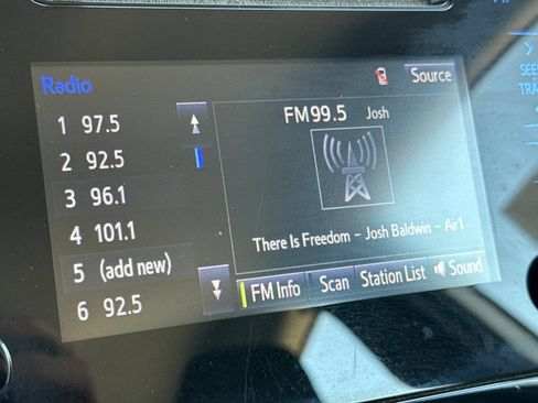 Used 2019 Toyota Prius LE w/ Preferred Accessory Package AWD/4WD image 19