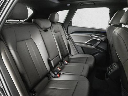 Used 2025 Audi Q5 Premium w/ Convenience Package image 21