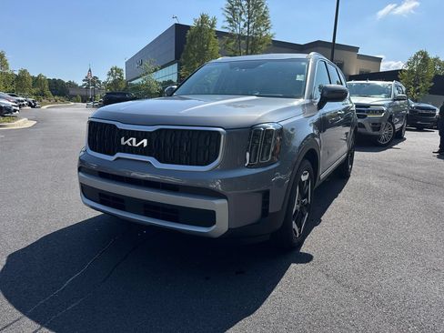 Used 2024 Kia Telluride EX w/ EX Captain's Chair Package FWD image 3