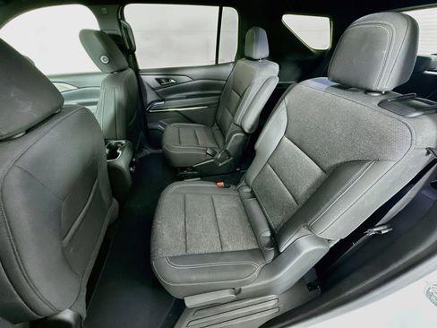 Used 2025 Chevrolet Traverse LT FWD image 28