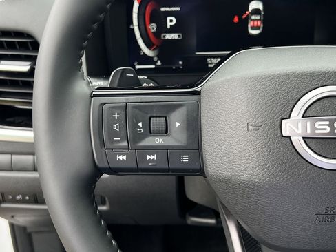 Certified 2025 Nissan Rogue SL image 10