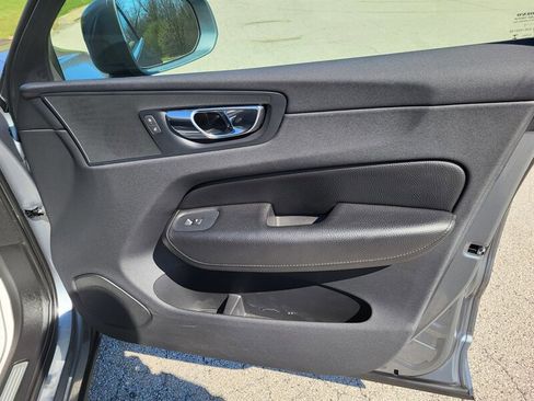 Used 2018 Volvo XC60 T6 Momentum w/ Advanced Package image 29